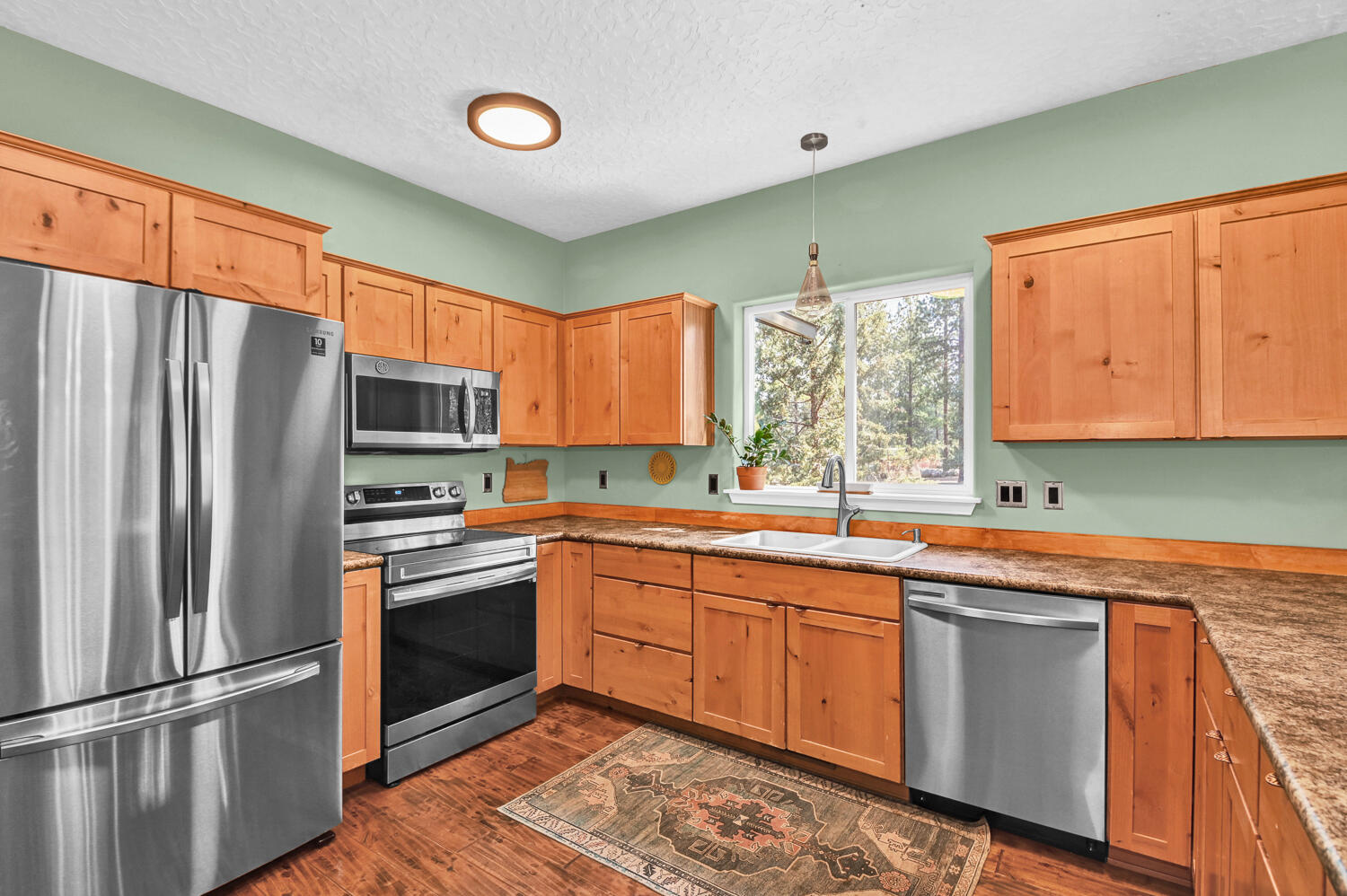 19198 Choctaw Road Bend, OR 97702 - Photo 11 of 45 Kitchen