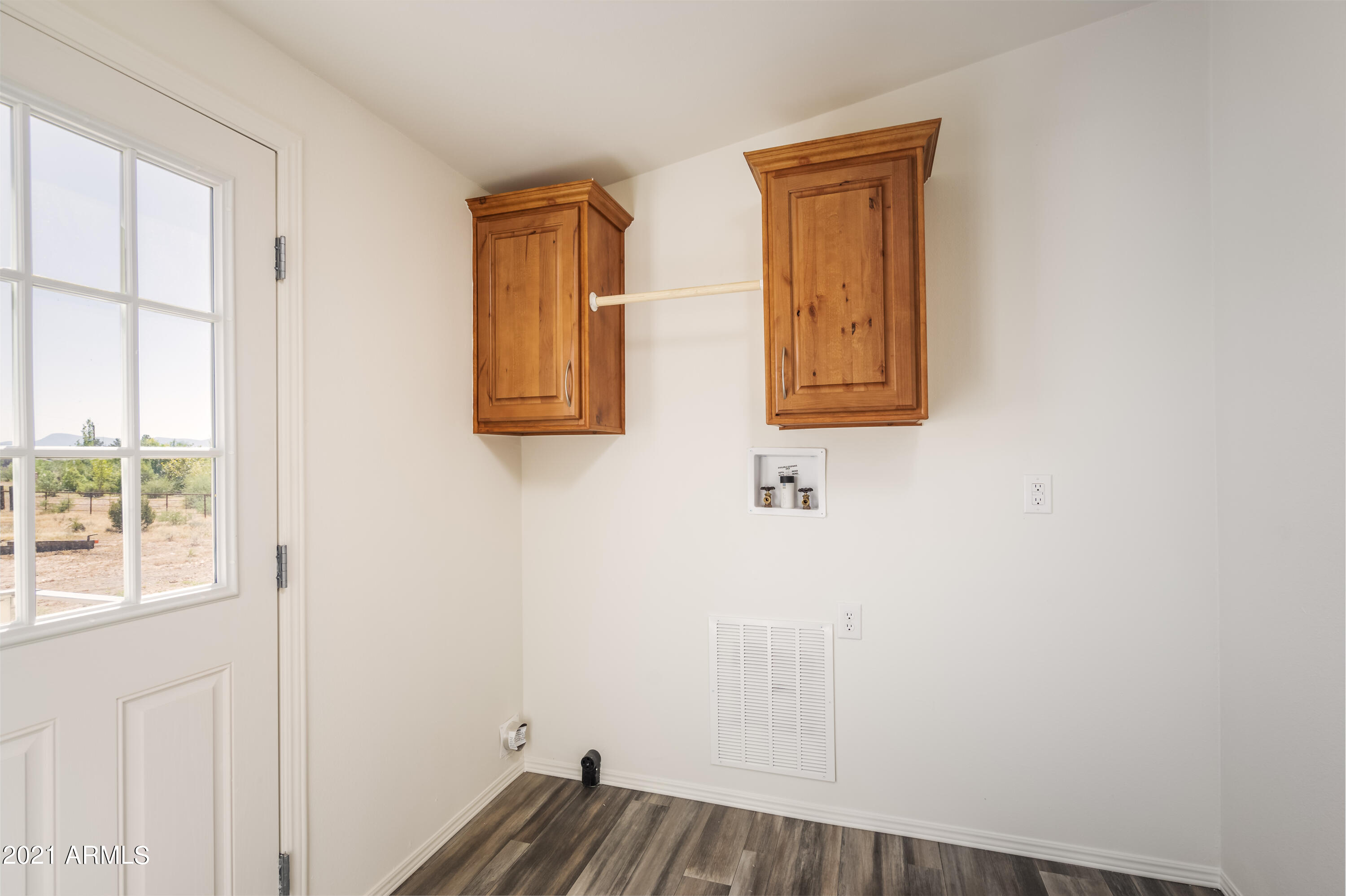 5880 Meander Trail Rimrock, AZ 86335 - Photo 17 of 29 Laundry Room