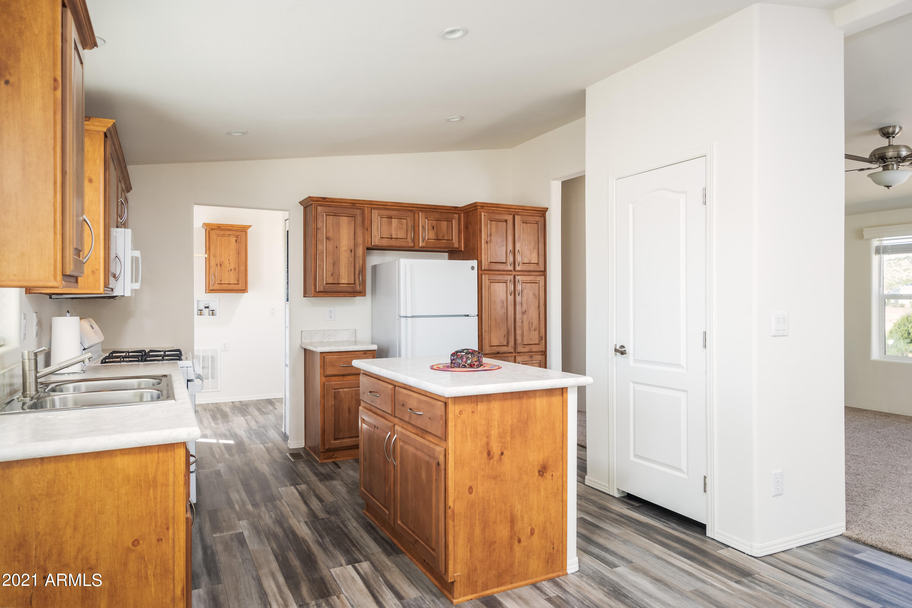 5880 Meander Trail Rimrock, AZ 86335 - Photo 6 of 29 Kitchen (2)