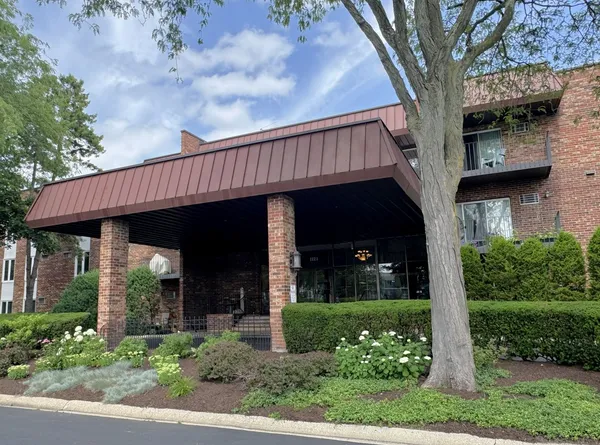 $185,000 | 1121 West Ogden Avenue, Unit 157, Naperville, IL 60563