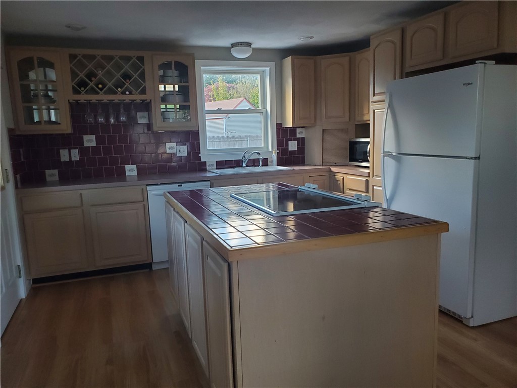 27 Midland Drive Cranston, RI 02920 - Photo 11 of 17