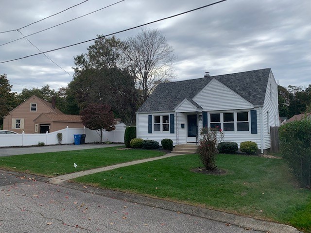 27 Midland Drive Cranston, RI 02920 - Photo 2 of 17