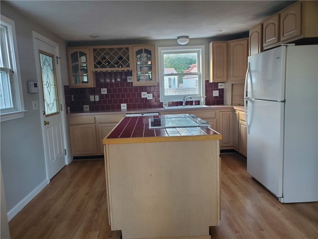 27 Midland Drive Cranston, RI 02920 - Photo 7 of 17