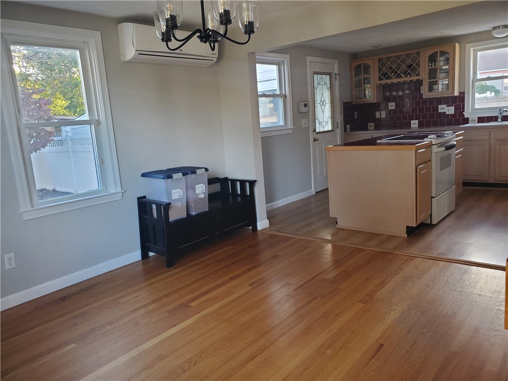 27 Midland Drive Cranston, RI 02920 - Photo 9 of 17