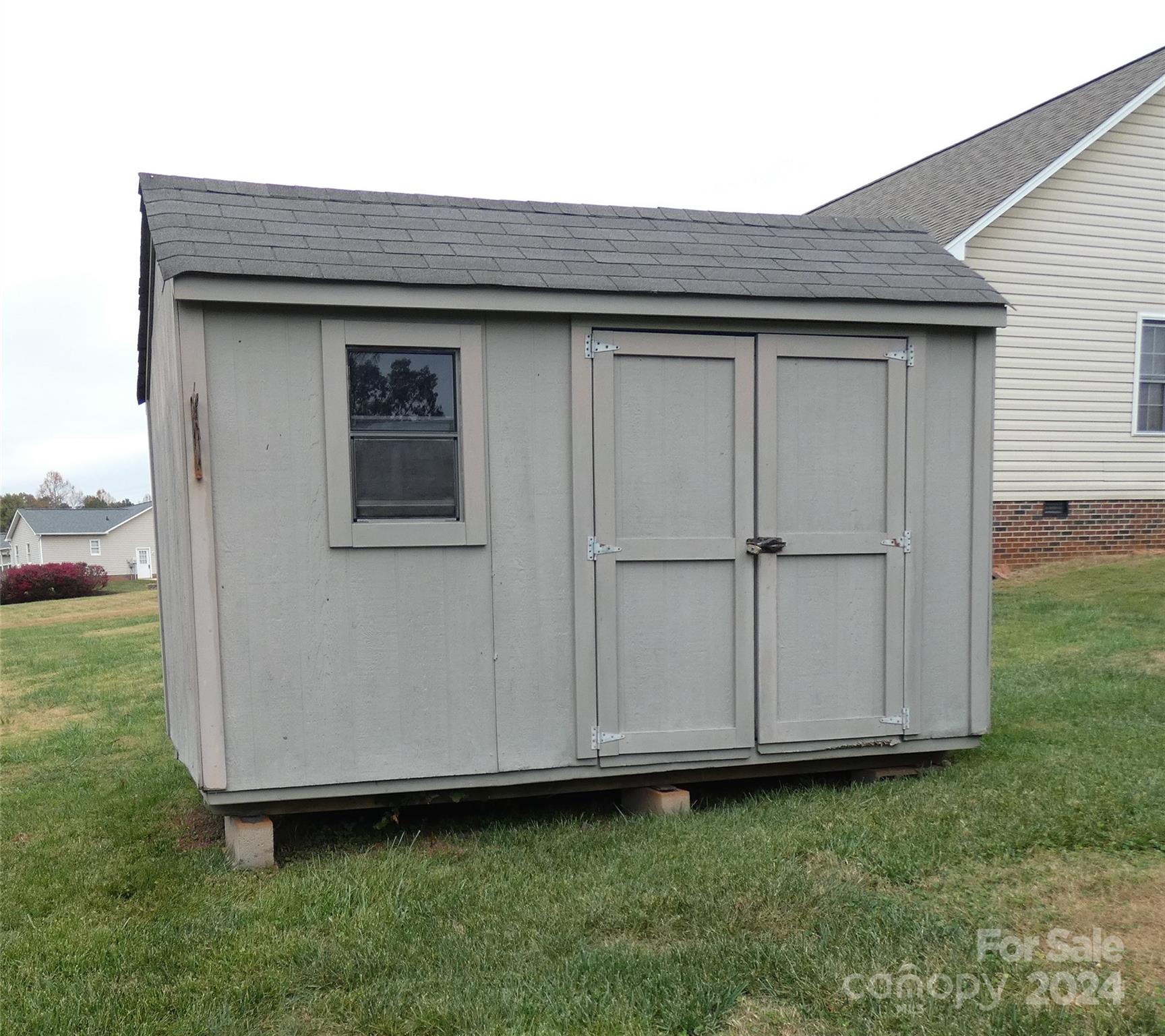3803 River Road Hickory, NC 28602 - Photo 24 of 24 a backyard of a house