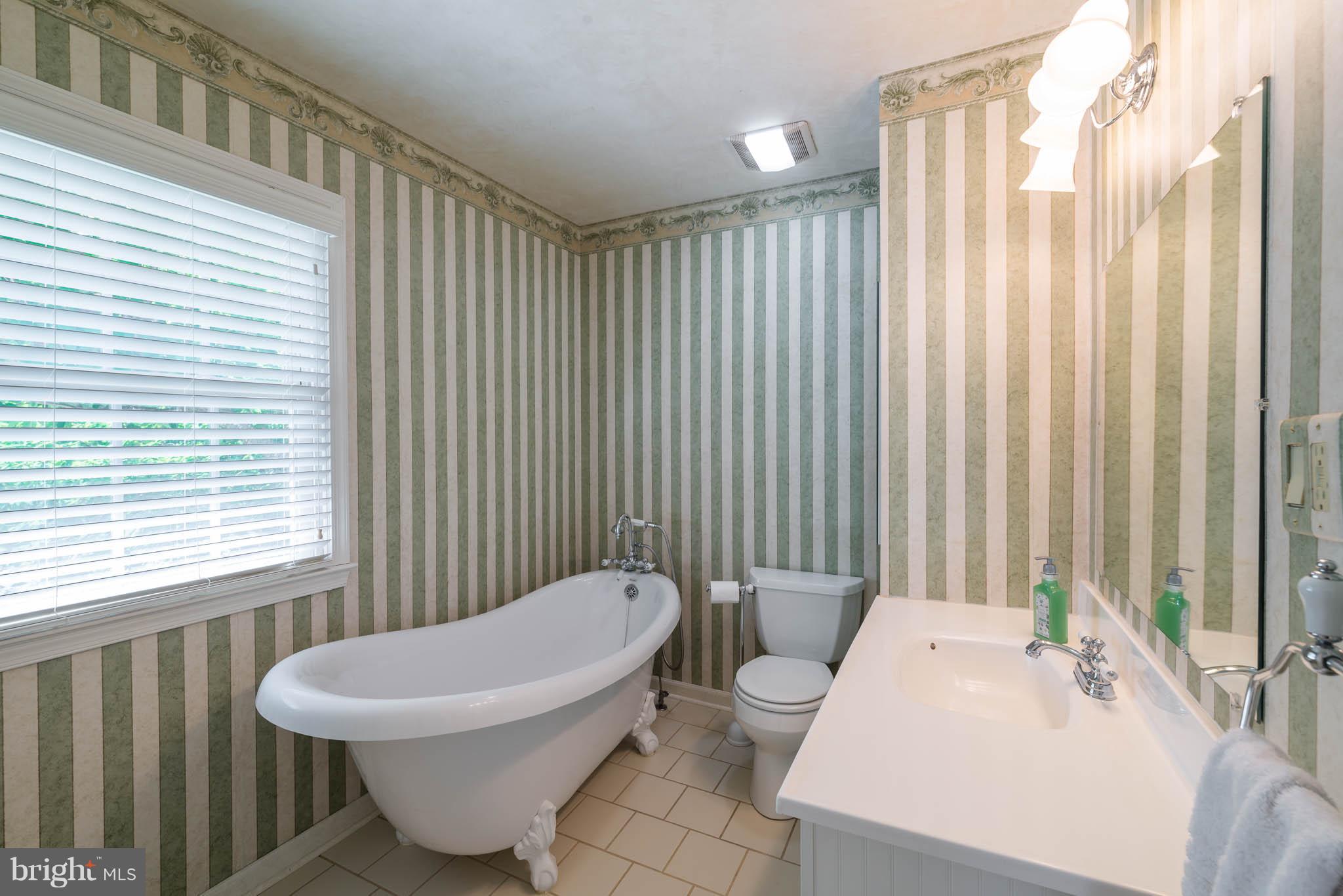 8554 Stonewall Road Manassas, VA 20110 - Photo 16 of 28 Bath (Master)