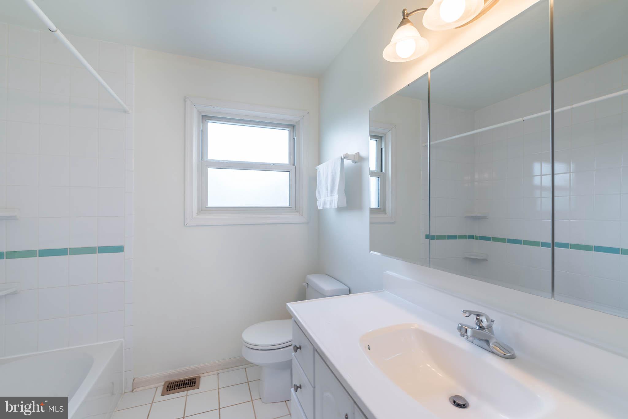 8554 Stonewall Road Manassas, VA 20110 - Photo 18 of 28 Bath