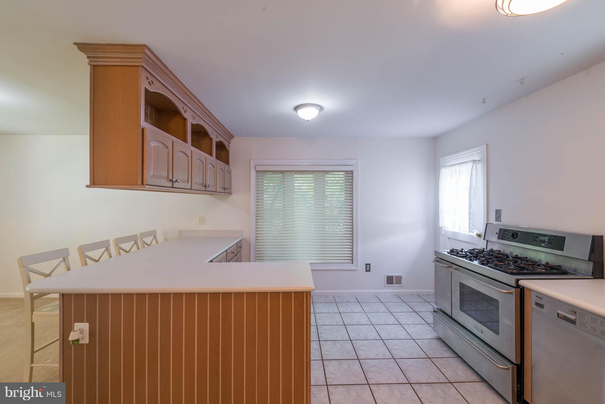 8554 Stonewall Road Manassas, VA 20110 - Photo 6 of 28 Kitchen