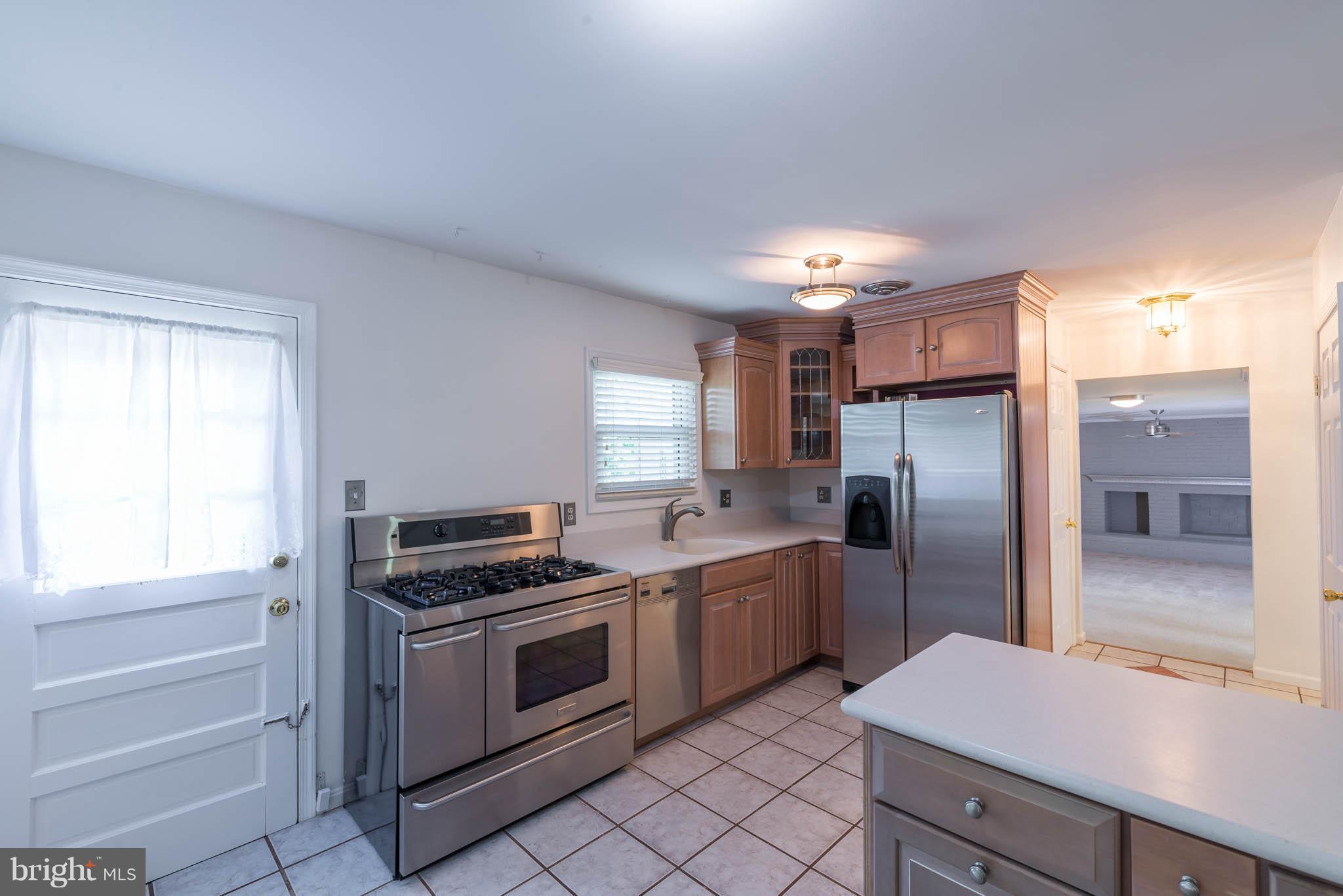 8554 Stonewall Road Manassas, VA 20110 - Photo 7 of 28 Kitchen