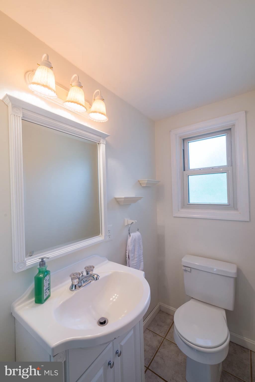 8554 Stonewall Road Manassas, VA 20110 - Photo 8 of 28 Bath