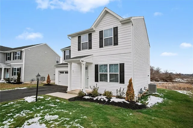 $475,000 | 8 Trailhead Road, Henrietta, NY 14467