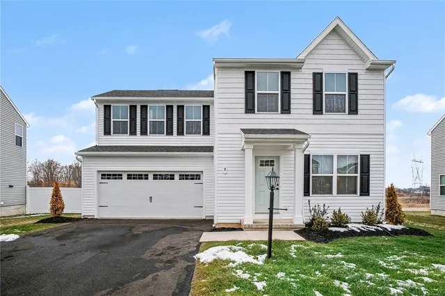 $475,000 | 8 Trailhead Road, Henrietta, NY 14467