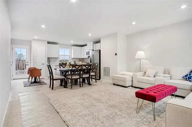 $475,000 | 8 Trailhead Road, Henrietta, NY 14467