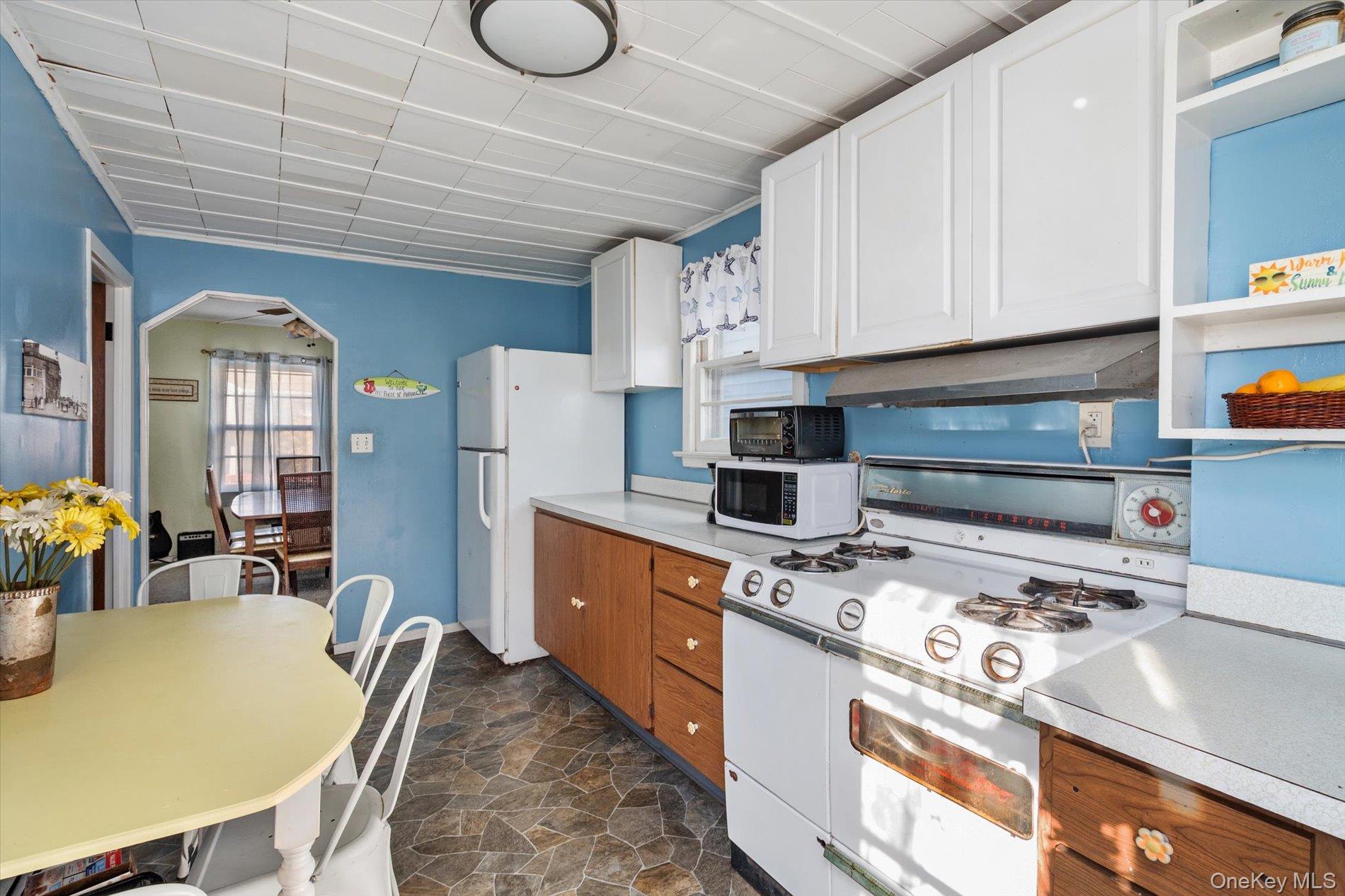 8 July Walk Long Beach, NY 11561 - Photo 10 of 14 a kitchen that has a stove and a table