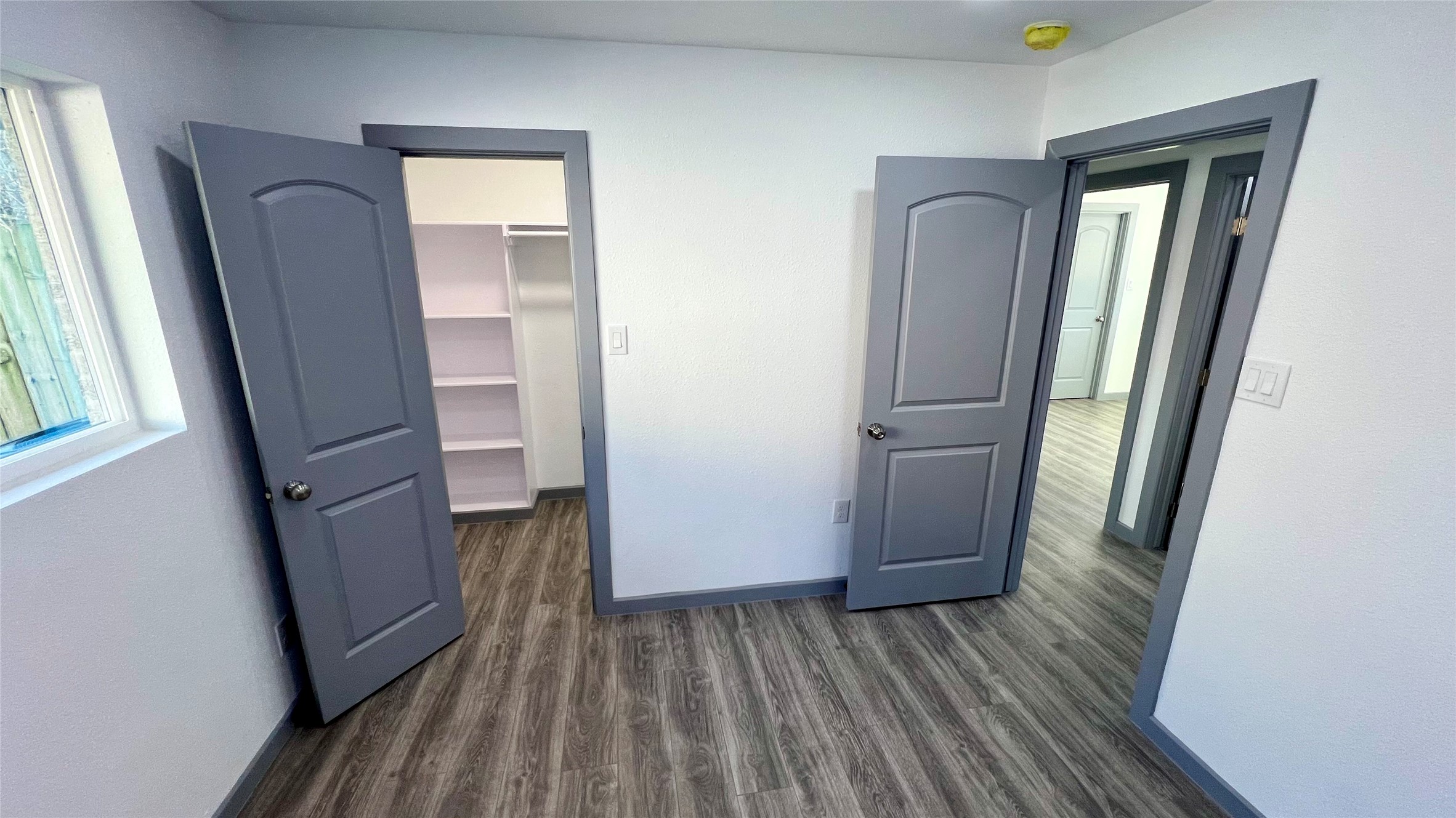 8803 Cottage Gate Lane Houston, TX 77088 - Photo 27 of 32 wooden floor in a gallery