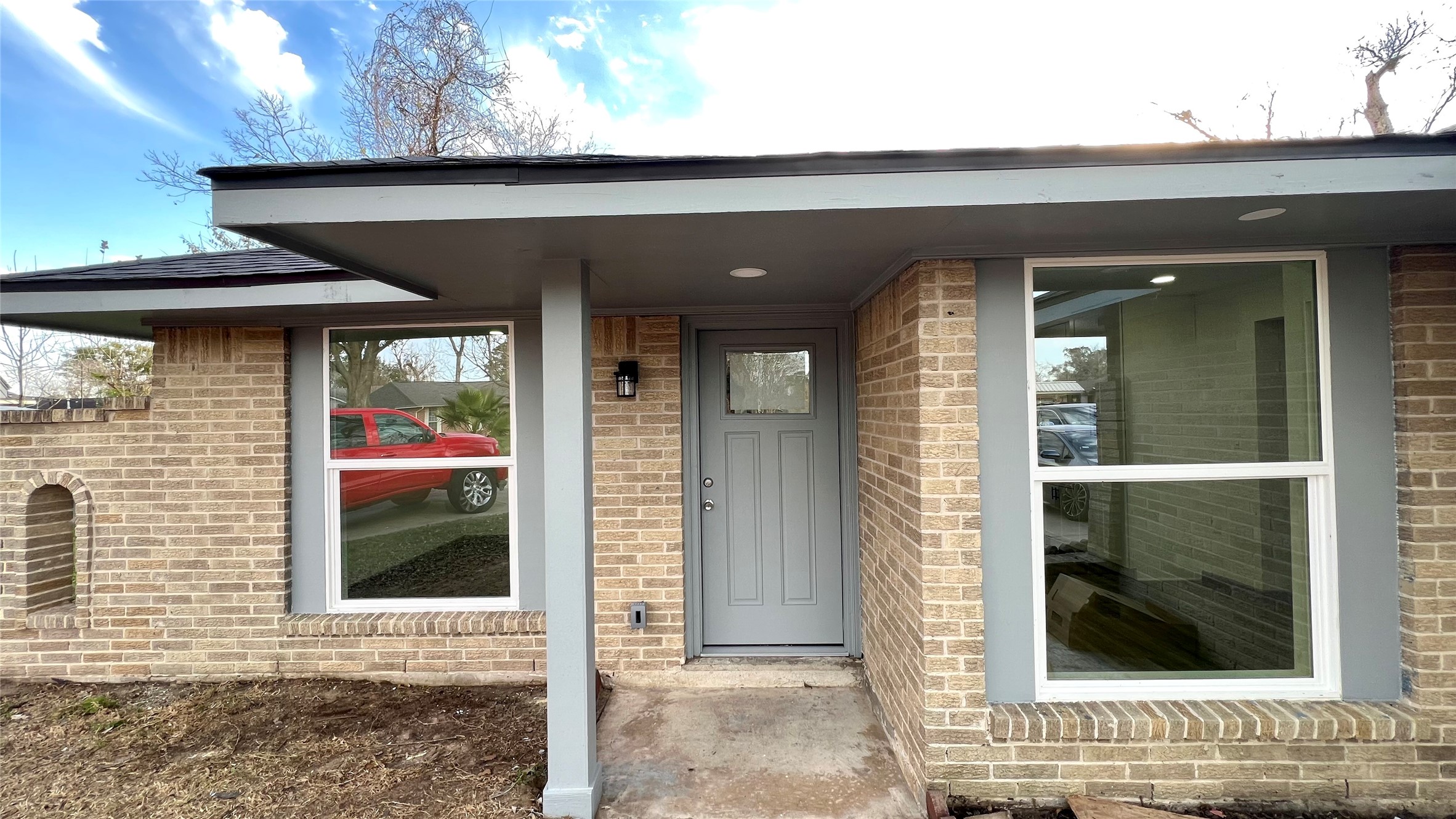 8803 Cottage Gate Lane Houston, TX 77088 - Photo 3 of 32 a front view of a house with a porch