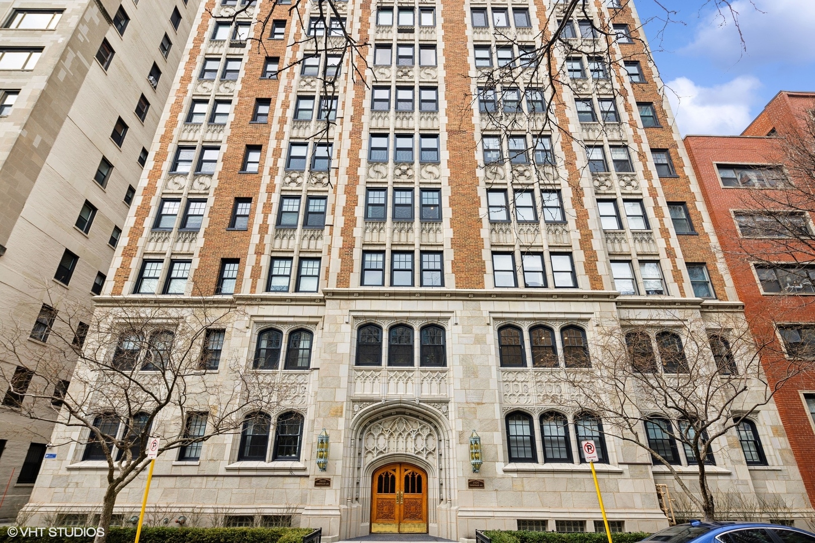 2920 North Commonwealth Avenue, Unit 2B Chicago, IL 60657 - Photo 1 of 32