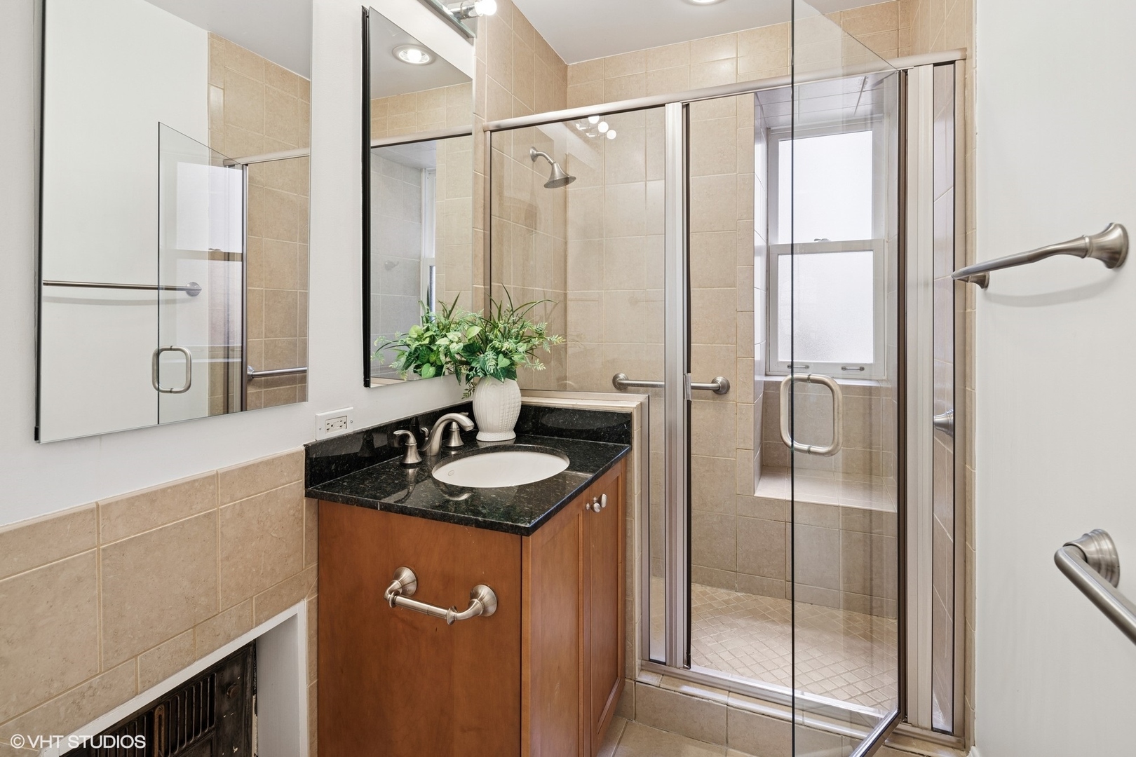 2920 North Commonwealth Avenue, Unit 2B Chicago, IL 60657 - Photo 12 of 32