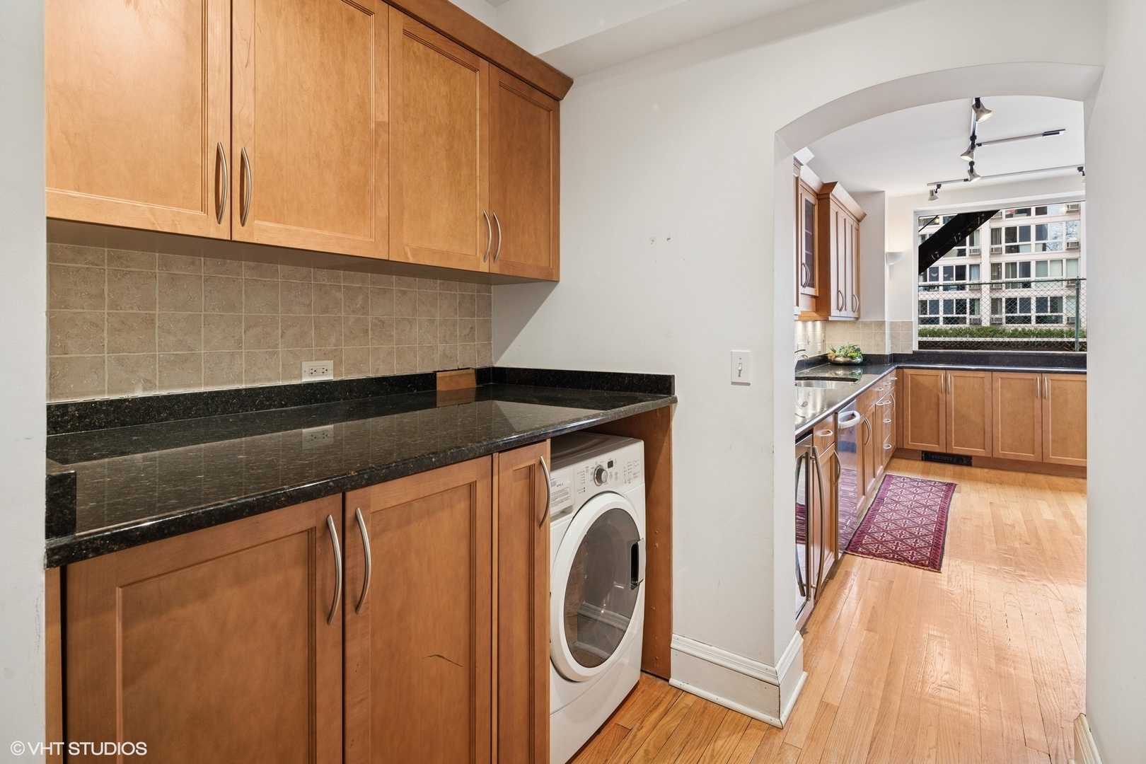 2920 North Commonwealth Avenue, Unit 2B Chicago, IL 60657 - Photo 17 of 32