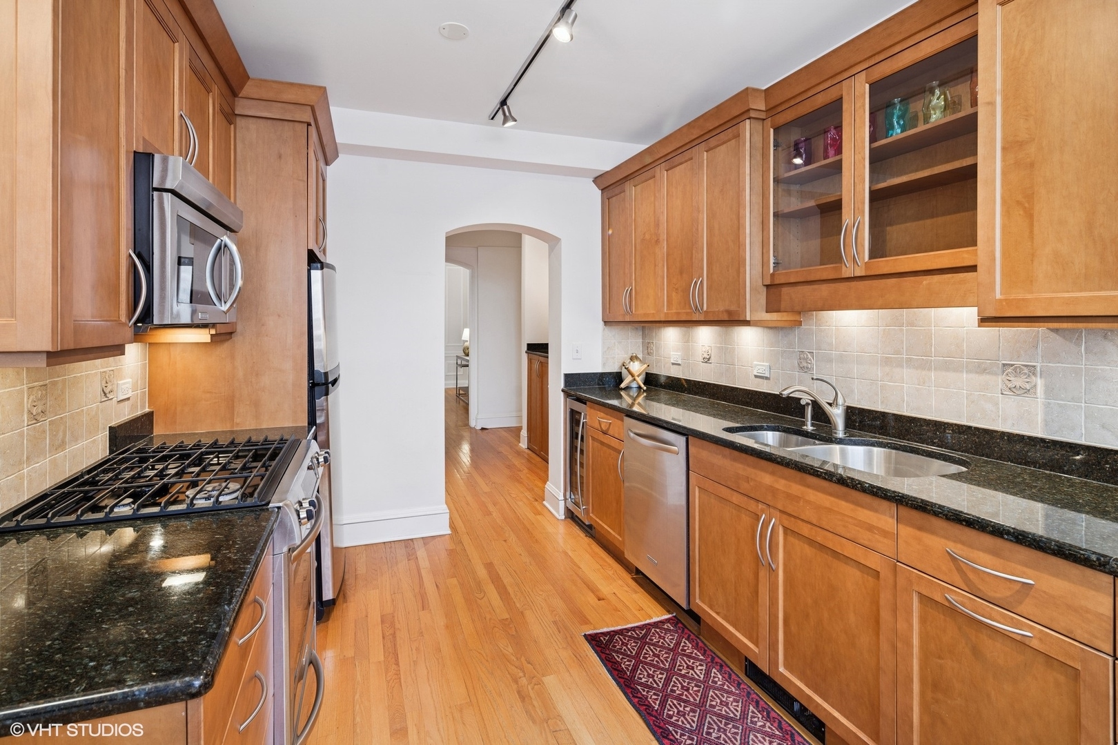 2920 North Commonwealth Avenue, Unit 2B Chicago, IL 60657 - Photo 19 of 32