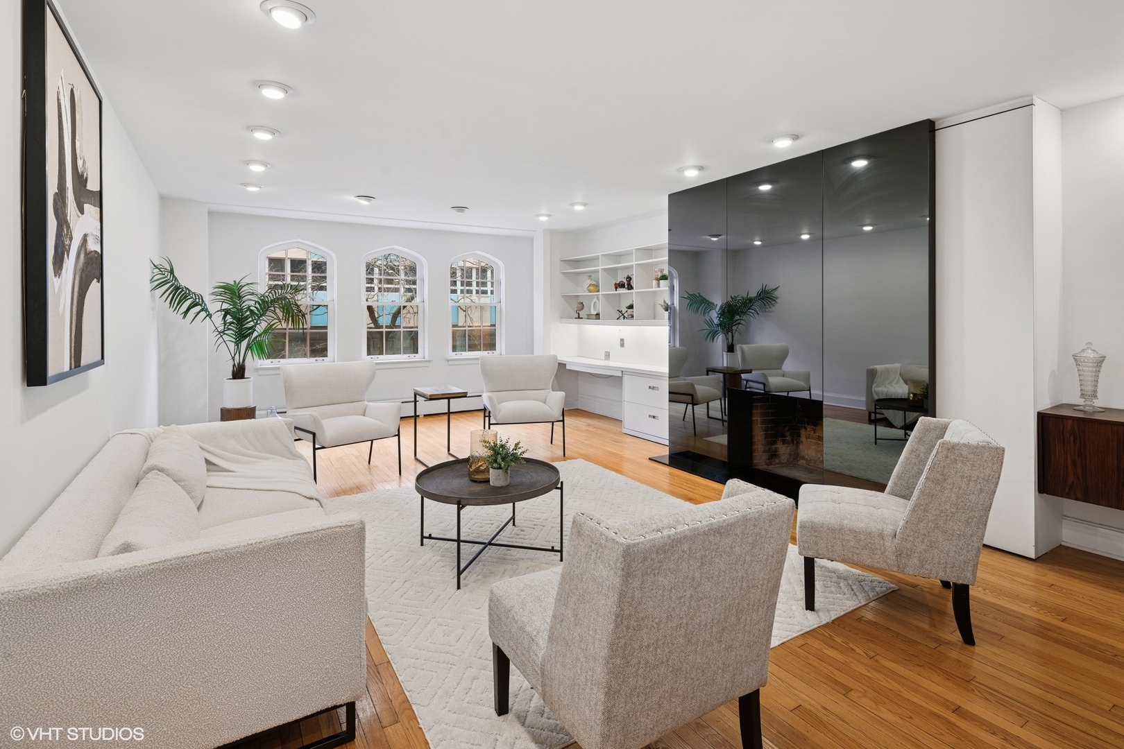 2920 North Commonwealth Avenue, Unit 2B Chicago, IL 60657 - Photo 2 of 32