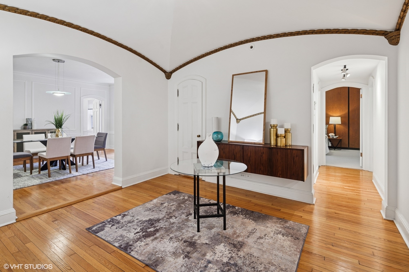 2920 North Commonwealth Avenue, Unit 2B Chicago, IL 60657 - Photo 5 of 32