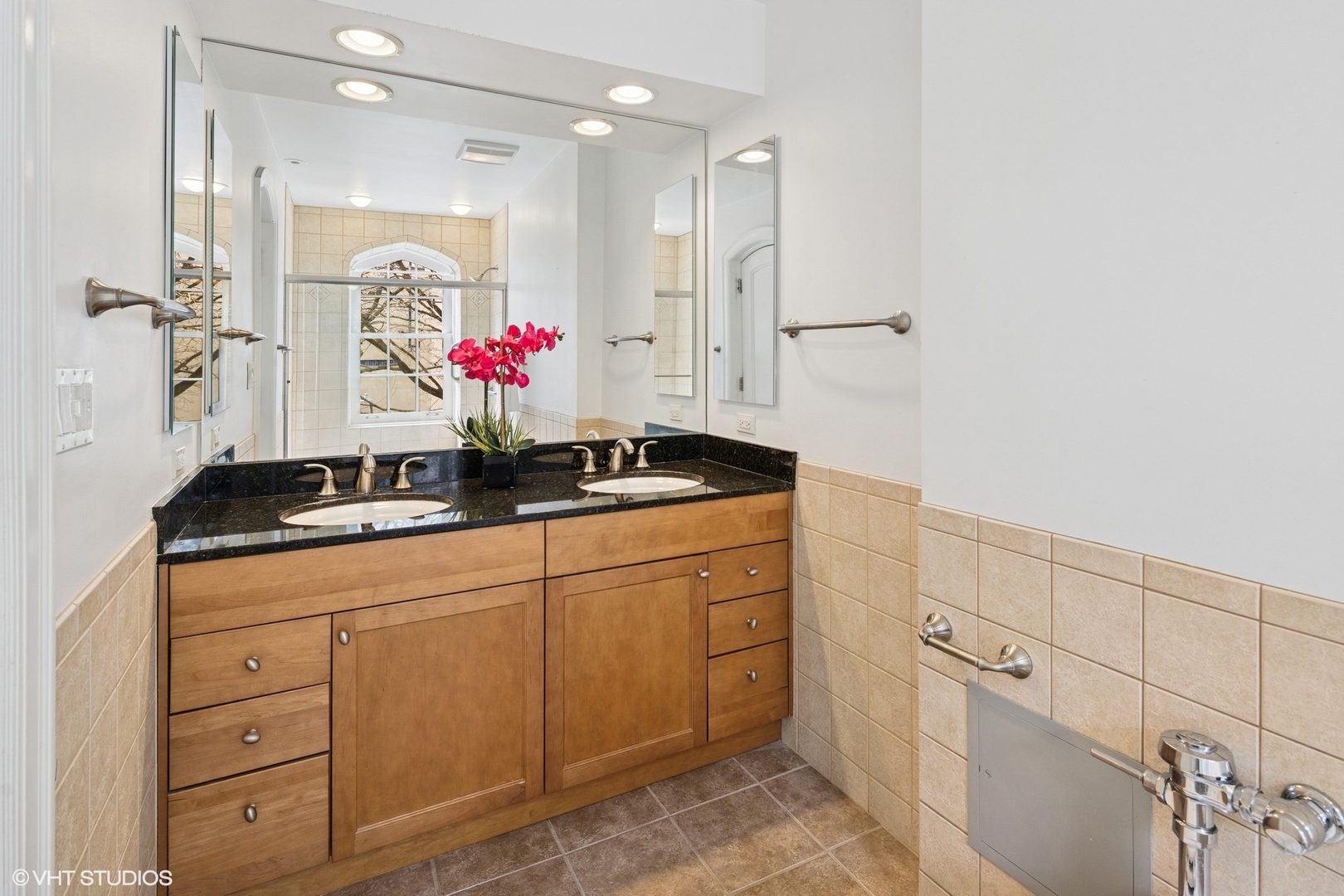 2920 North Commonwealth Avenue, Unit 2B Chicago, IL 60657 - Photo 8 of 32