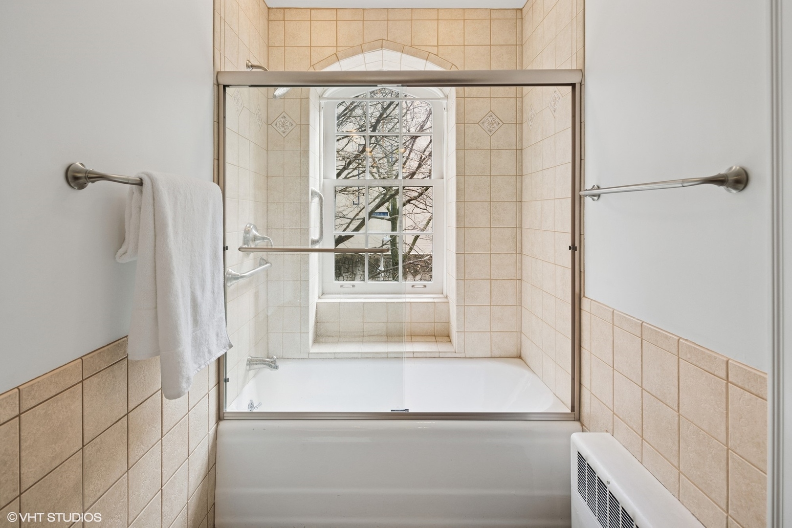 2920 North Commonwealth Avenue, Unit 2B Chicago, IL 60657 - Photo 9 of 32