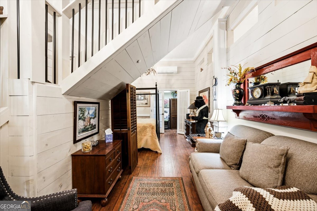 606 Morgan Road Juliette, GA 31046 - Photo 15 of 35 a living room with furniture