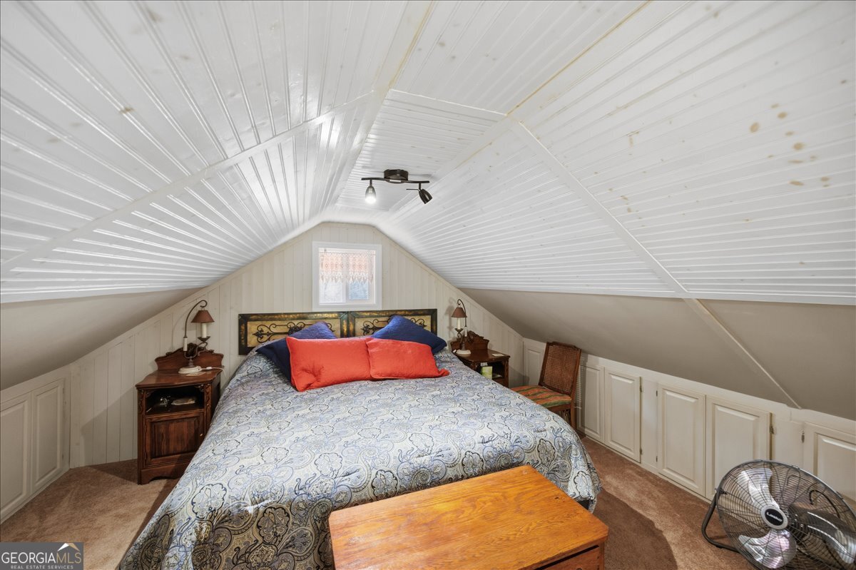 606 Morgan Road Juliette, GA 31046 - Photo 19 of 35 a room with furniture and a rug