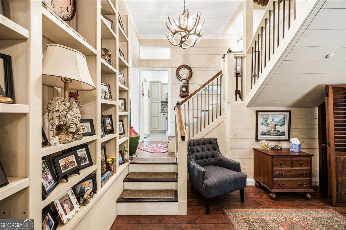 606 Morgan Road Juliette, GA 31046 - Photo 21 of 35 a view of entryway and hall