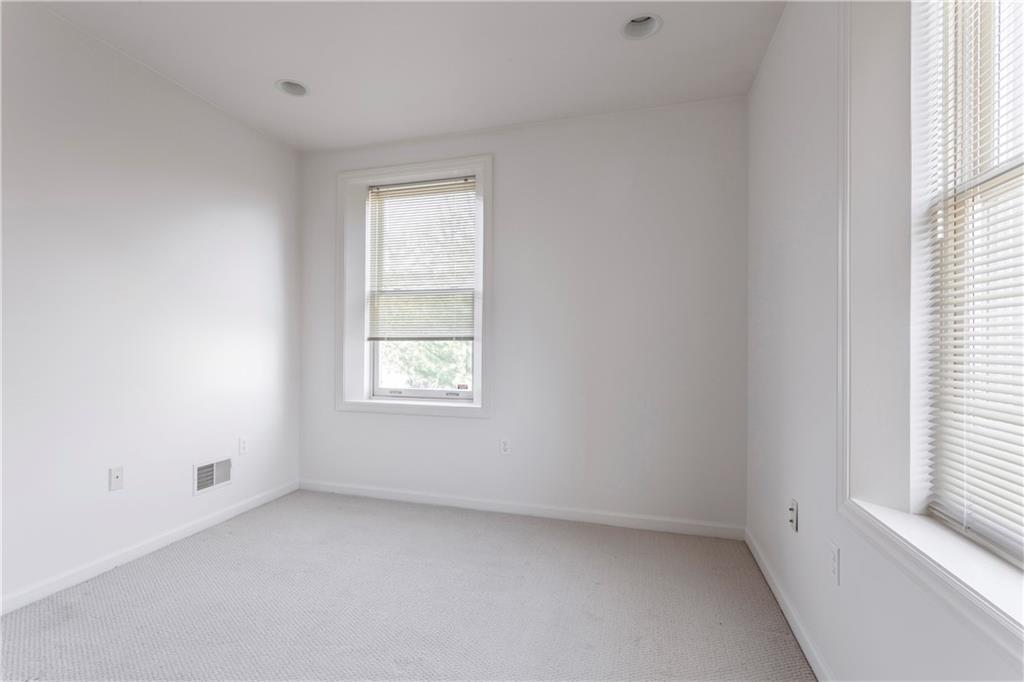 326 Hailman Street Pittsburgh, PA 15206 - Photo 18 of 22 an empty room with a window