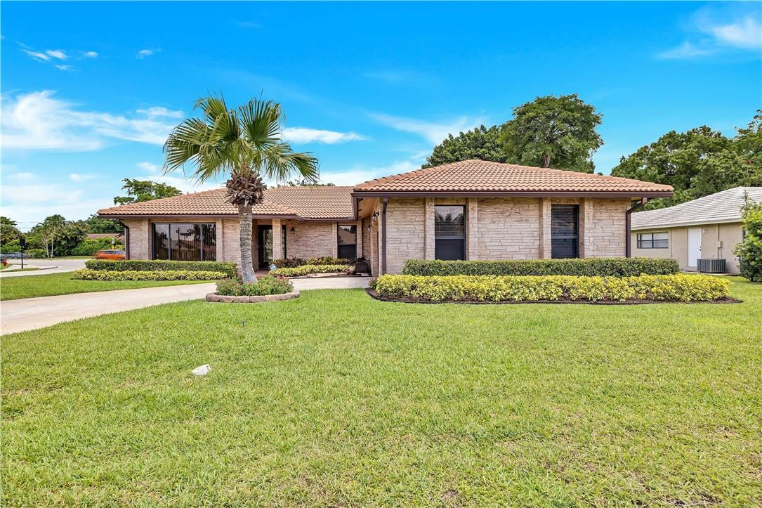 21920 Holly Tree Way Boca Raton, FL 33428 - Photo 34 of 49 Photo 35