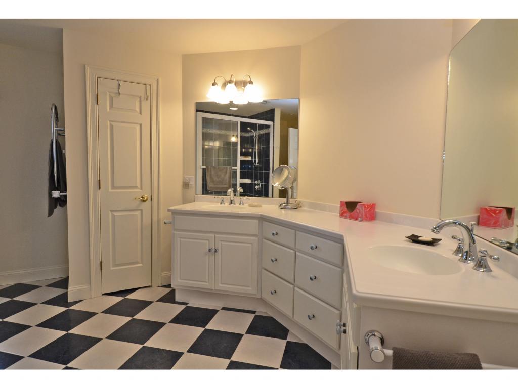 100 Shepard's Cove Road, Unit J2 Kittery, ME 03904 - Photo 24 of 32 Gallery Image 24
