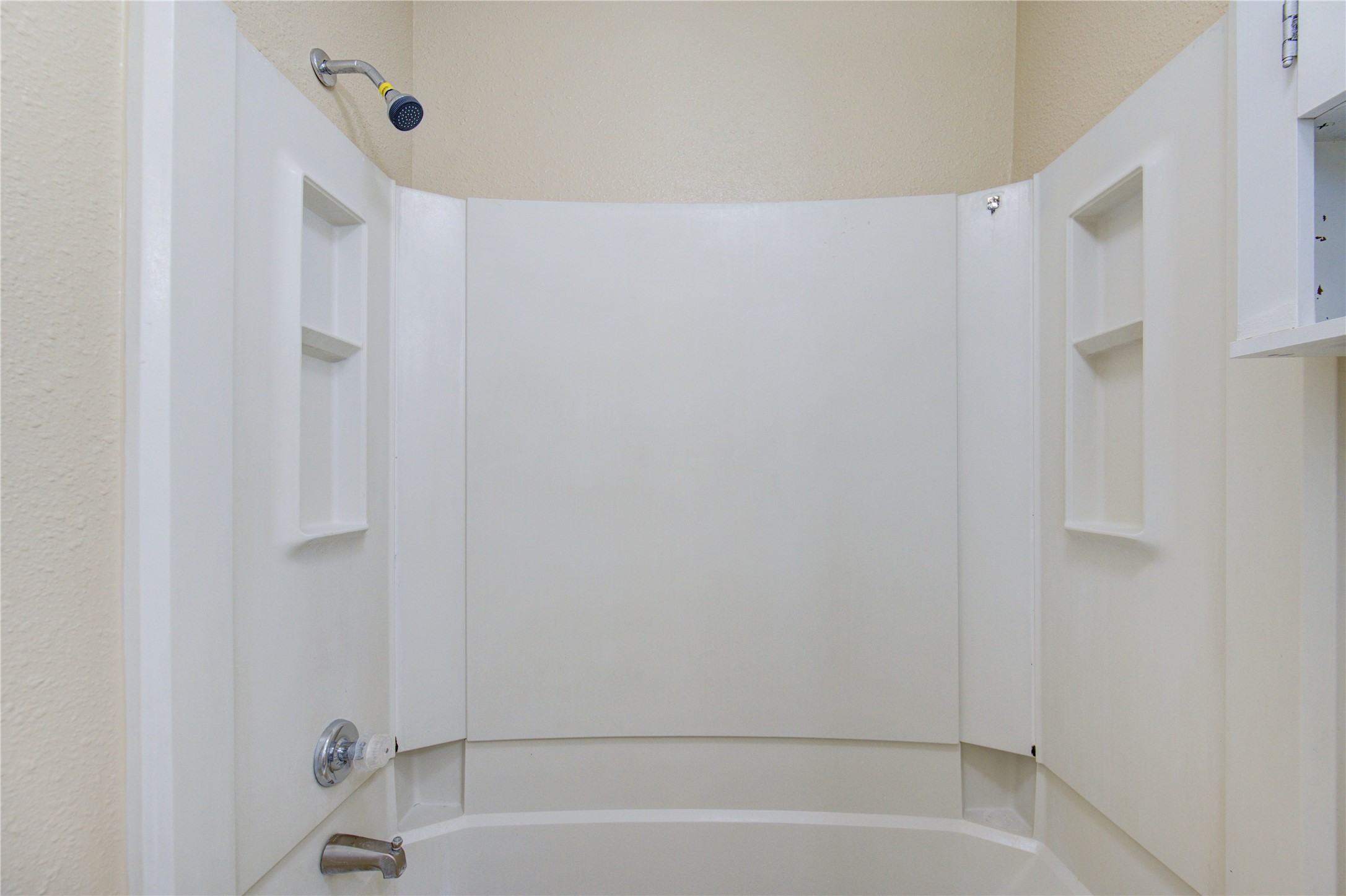 3702 Royal Manor Drive Houston, TX 77082 - Photo 25 of 29 a bathroom with a bathtub