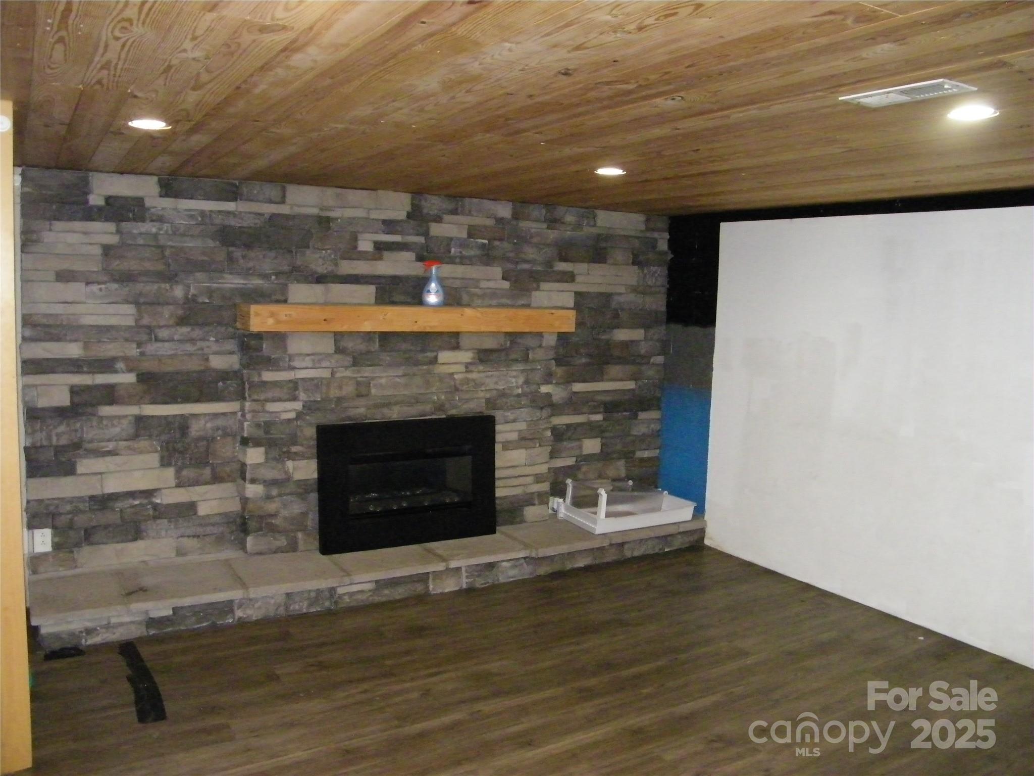 2353 South Post Road Shelby, NC 28152 - Photo 24 of 31 a room with a fireplace