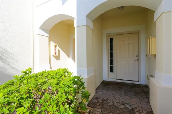 $2,195 | 937 Hampton Circle, Naples, FL 34105