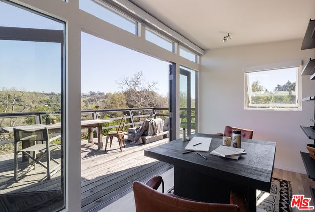 a view of a walk in backyard