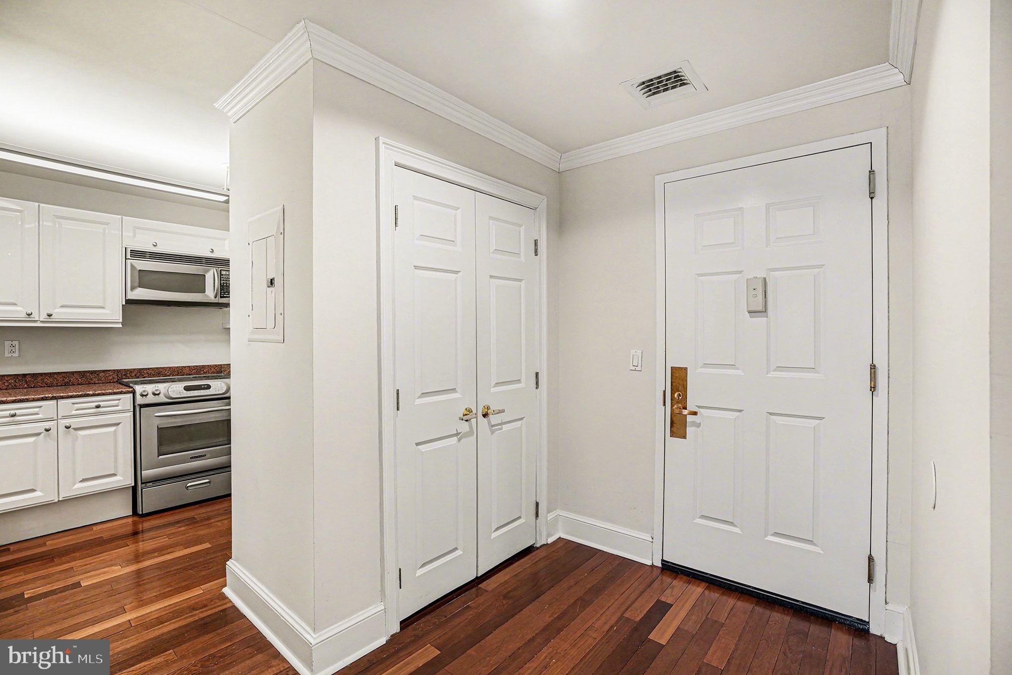 1500 Chestnut Street, Unit 8C Philadelphia, PA 19102 - Photo 11 of 33