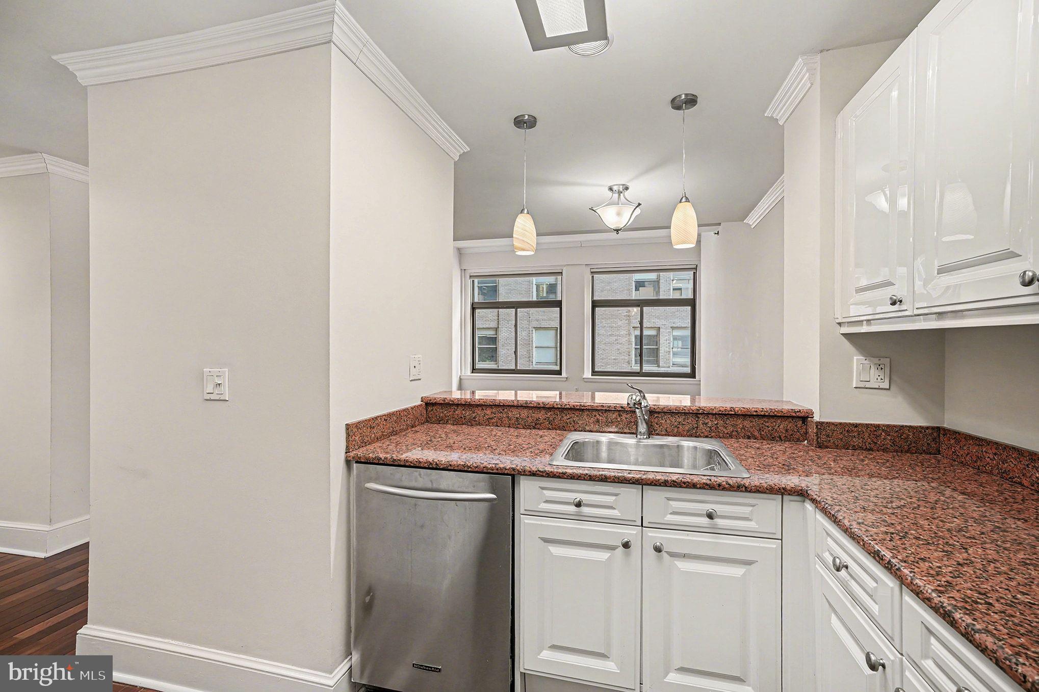 1500 Chestnut Street, Unit 8C Philadelphia, PA 19102 - Photo 13 of 33