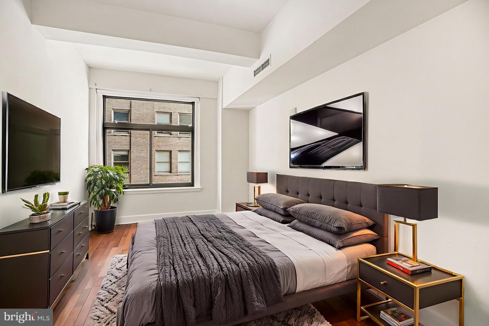 1500 Chestnut Street, Unit 8C Philadelphia, PA 19102 - Photo 21 of 33 Staged bedroom