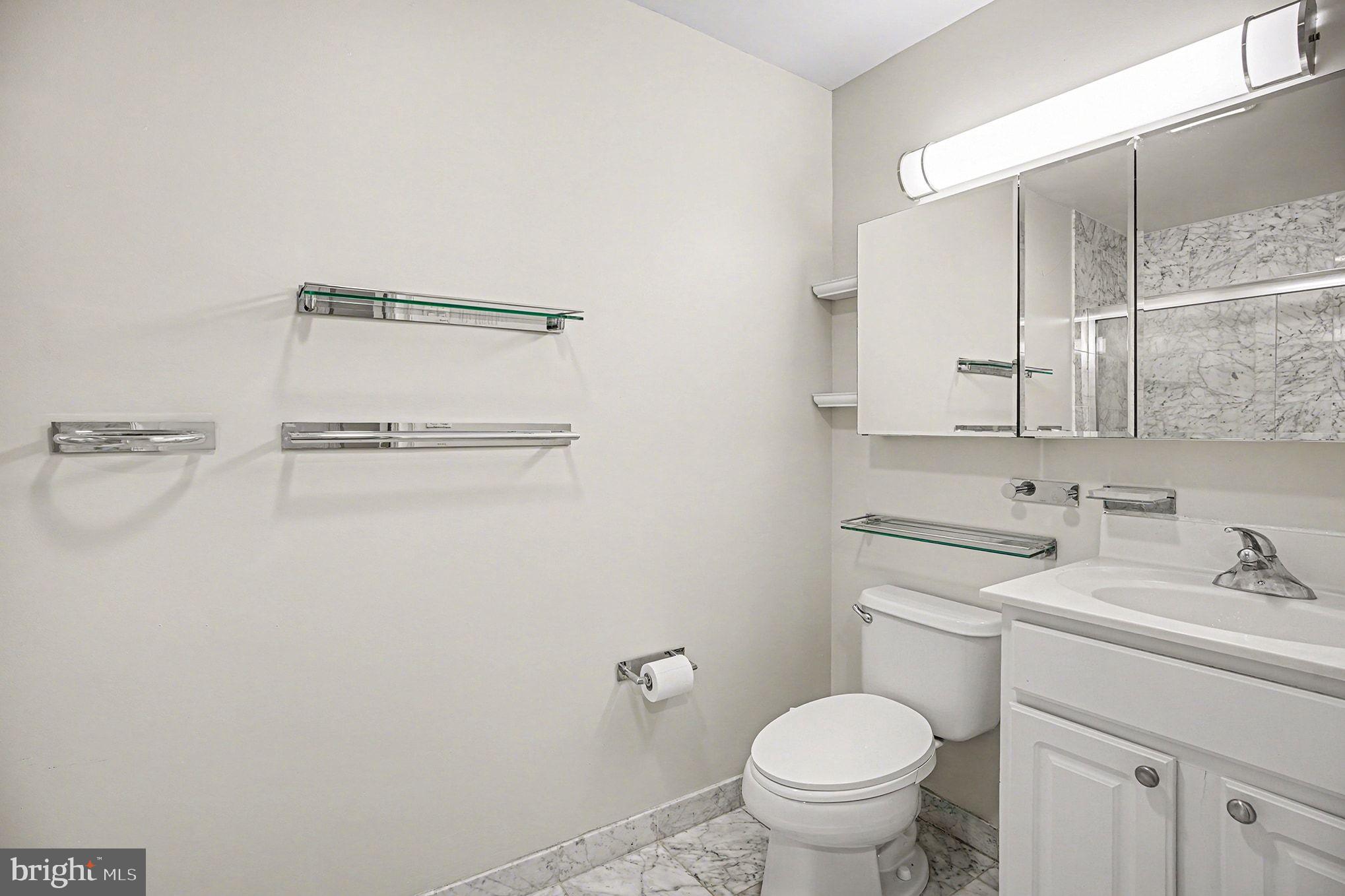 1500 Chestnut Street, Unit 8C Philadelphia, PA 19102 - Photo 25 of 33