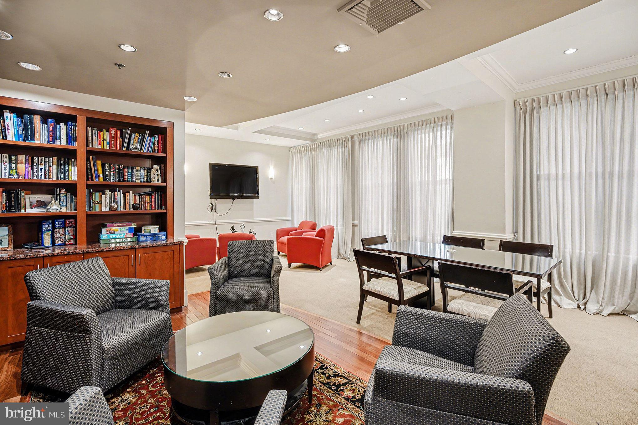 1500 Chestnut Street, Unit 8C Philadelphia, PA 19102 - Photo 3 of 33