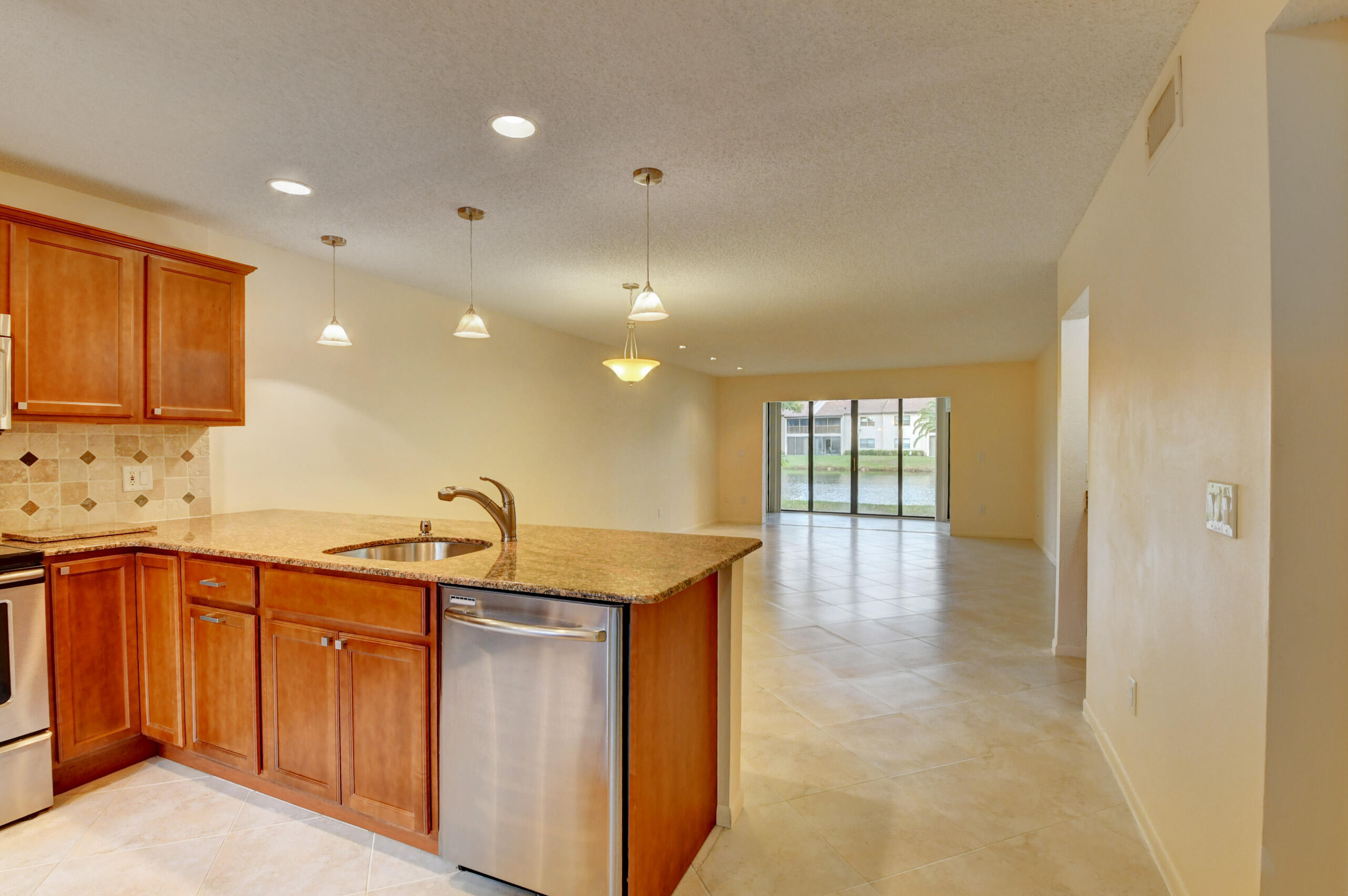 9277 Vista Del Lago, Unit E Boca Raton, FL 33428 - Photo 4 of 40 27_dsc_3071_2_3_4_5