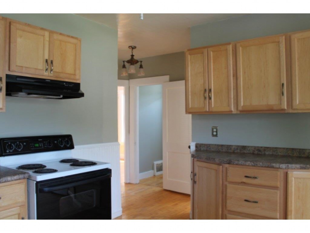 27 Gates Street Keene, NH 03431 - Photo 3 of 13 Gallery Image 3