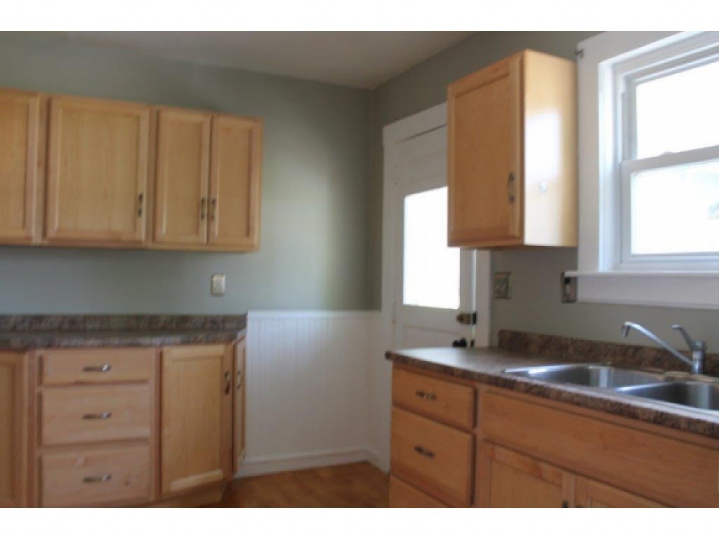 27 Gates Street Keene, NH 03431 - Photo 4 of 13 Gallery Image 4