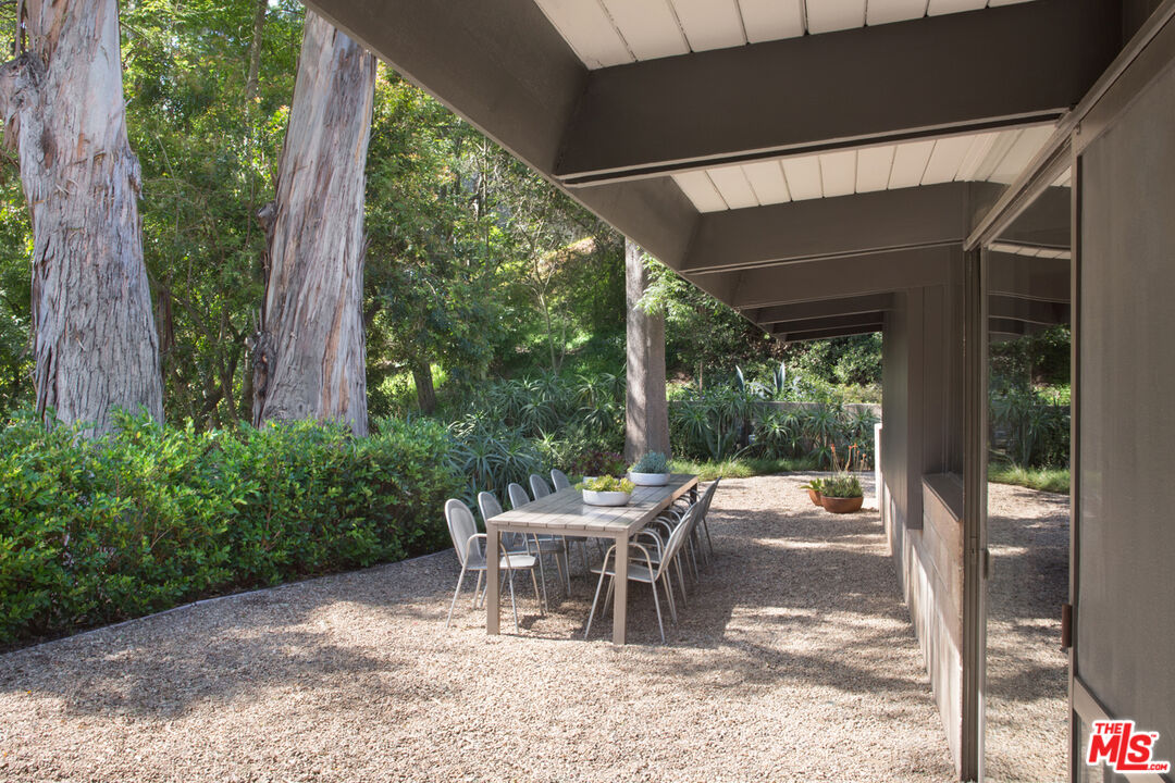 12450 Rochedale Lane Los Angeles, CA 90049 - Photo 11 of 16