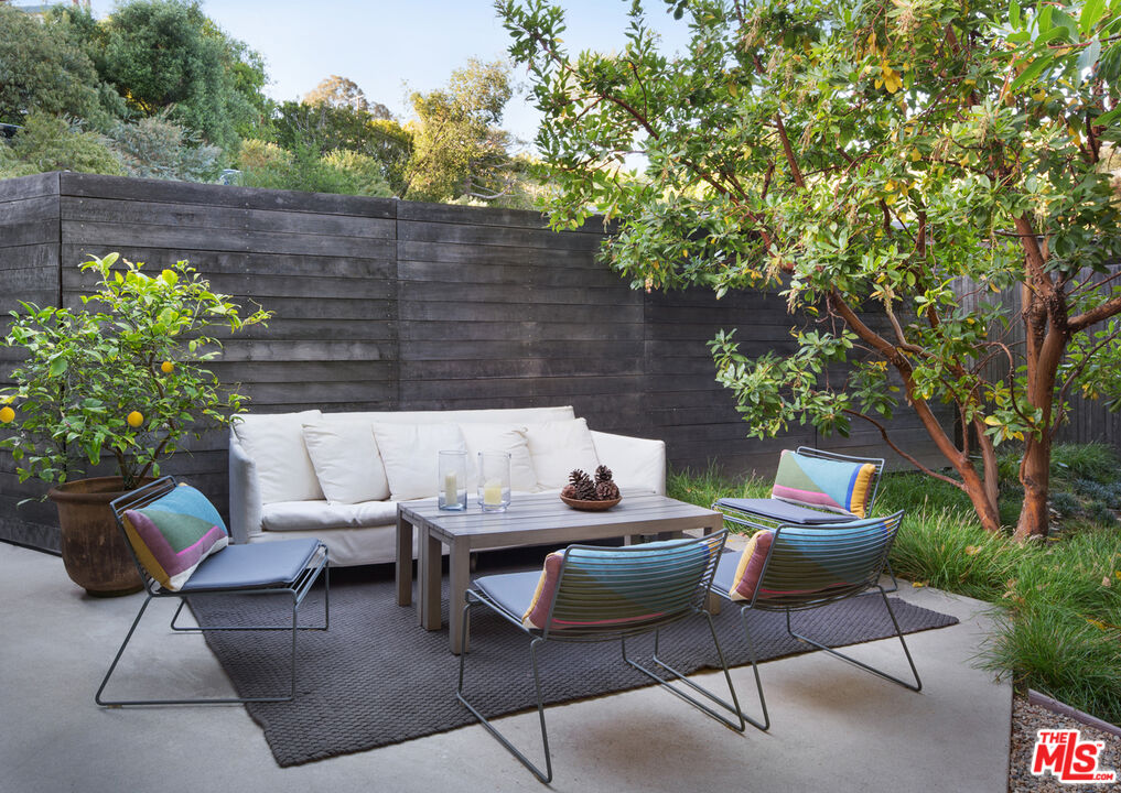 12450 Rochedale Lane Los Angeles, CA 90049 - Photo 9 of 16