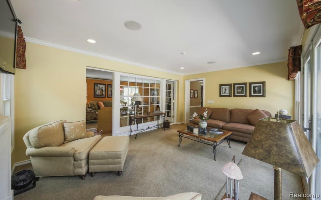 240 Touraine Road Grosse Pointe Farms, MI 48236 - Photo 13 of 50