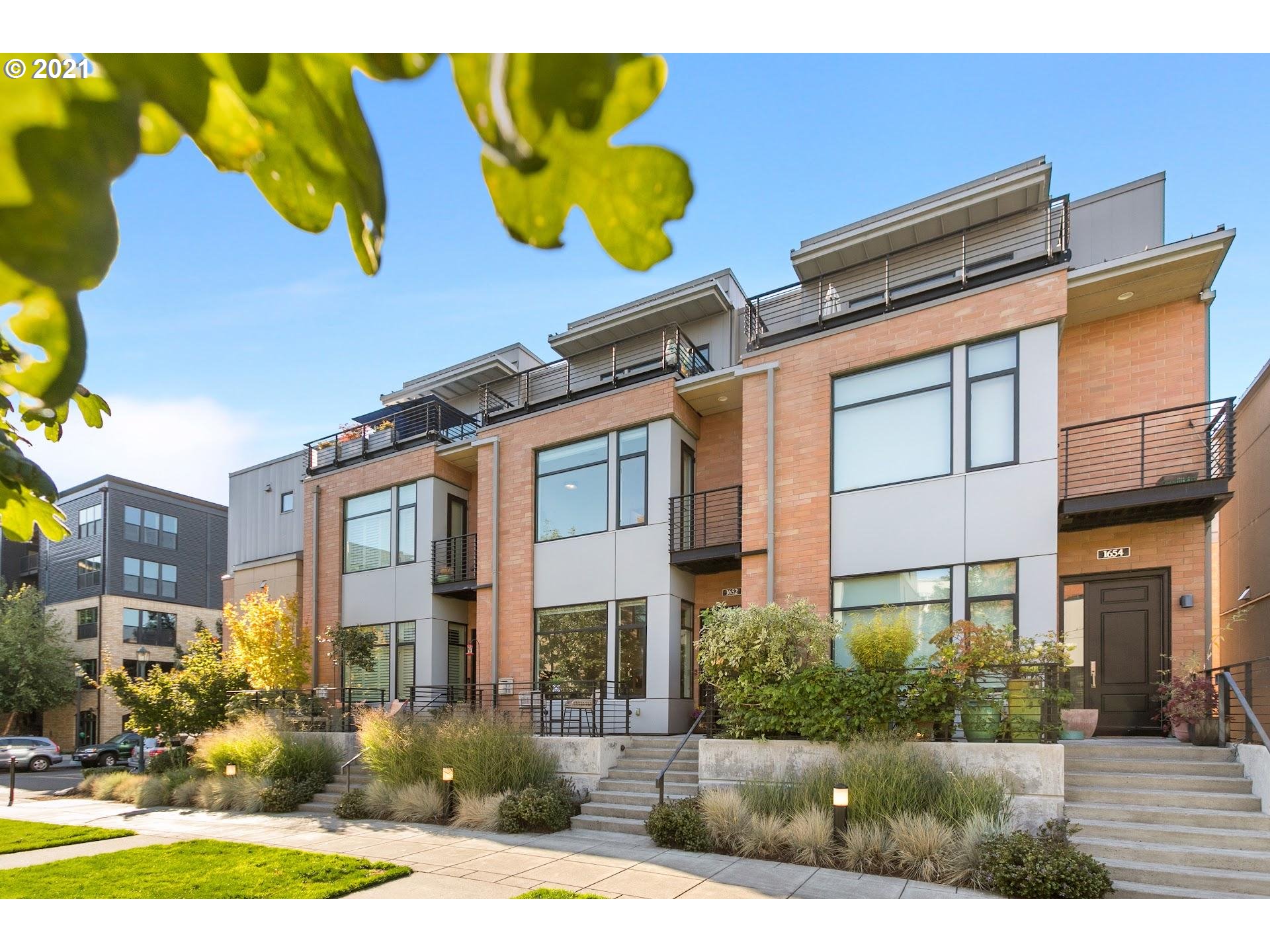 1652 Northwest Riverscape Street Portland, OR 97209 - Photo 1 of 30 Gallery Image 1